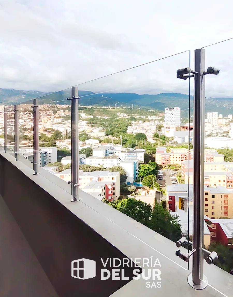 Cerramiento de seguridad en vidrio y acero