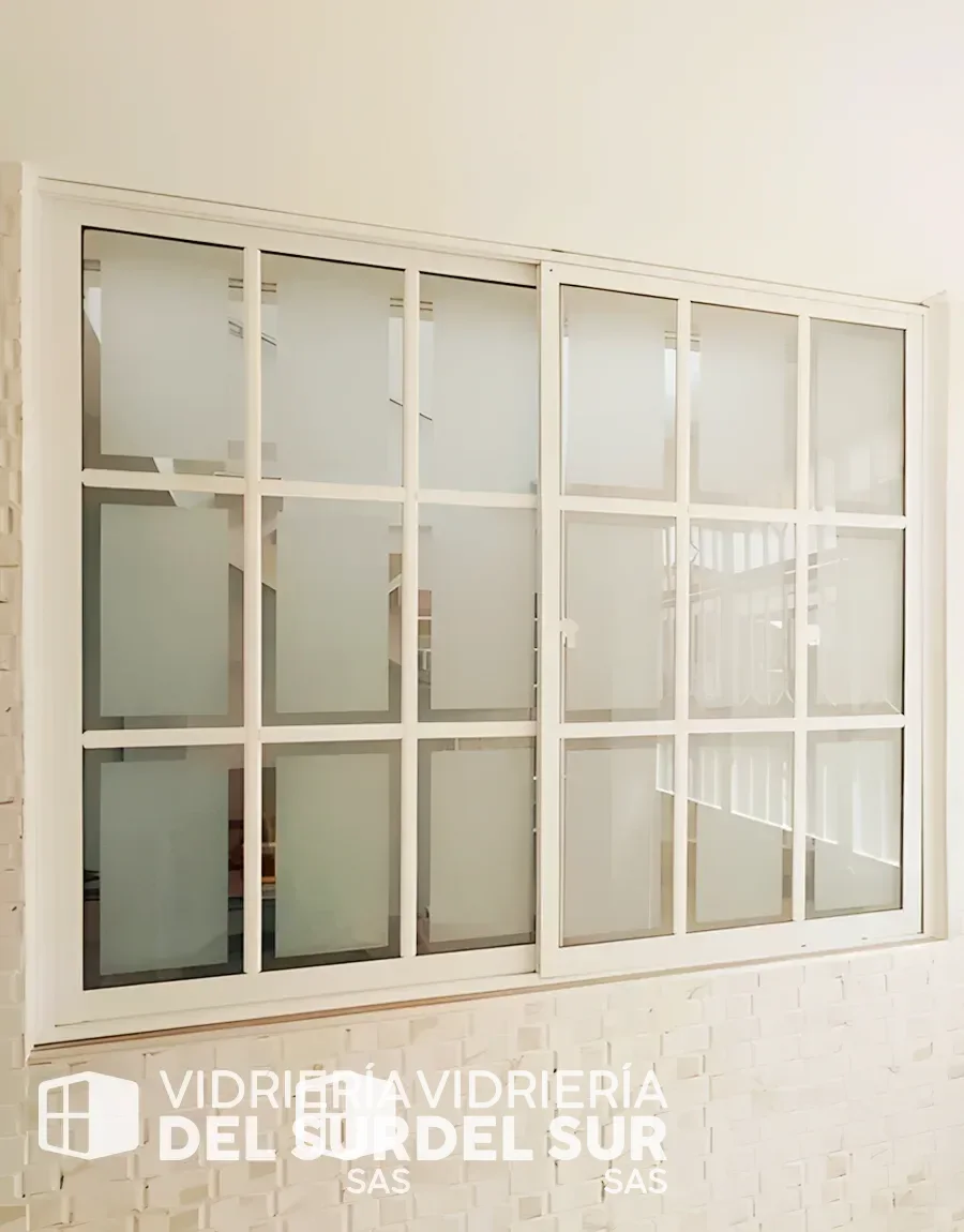 Ventana corrediza 744 con retícula