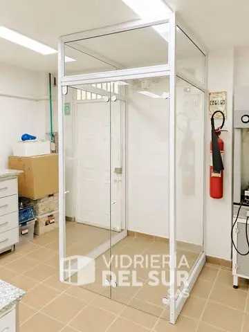 Cabina modular en vidrio templado y aluminio con puerta plegable
