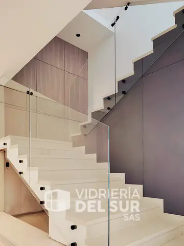 Baranda de vidrio templado con fijación lateral
