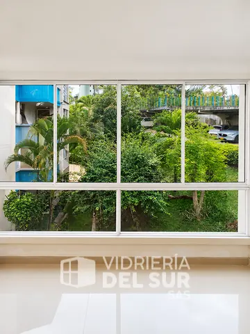 Ventana corrediza de 4 cuerpos con fijo inferior