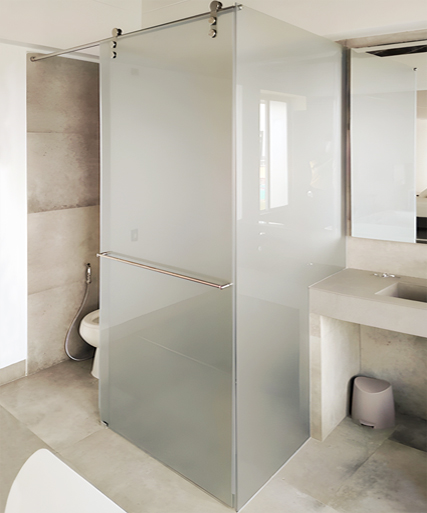 División de baño en vidrio
